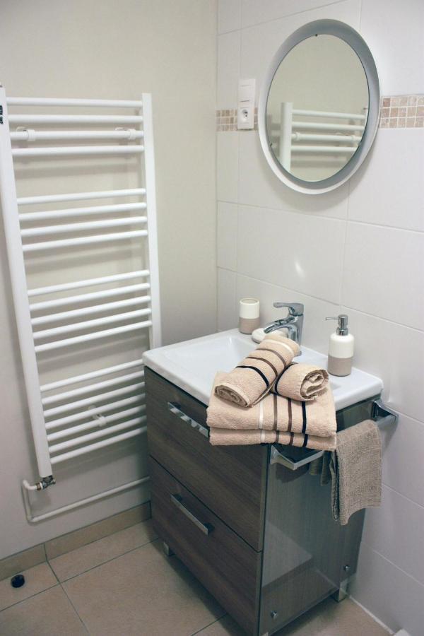 Les Camelias Bed and Breakfast Binic Exteriör bild